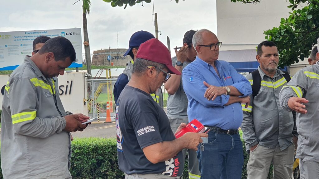 Sem negociação, trabalhadores da IBL entram para o terceiro dia de braços cruzados em frente da Usina CTG