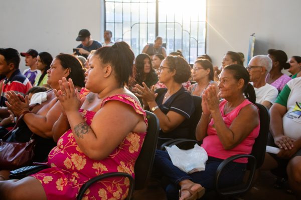 Mais 64 famílias de Três Lagoas recebem Títulos de Regularização Fundiária de seus imóveis