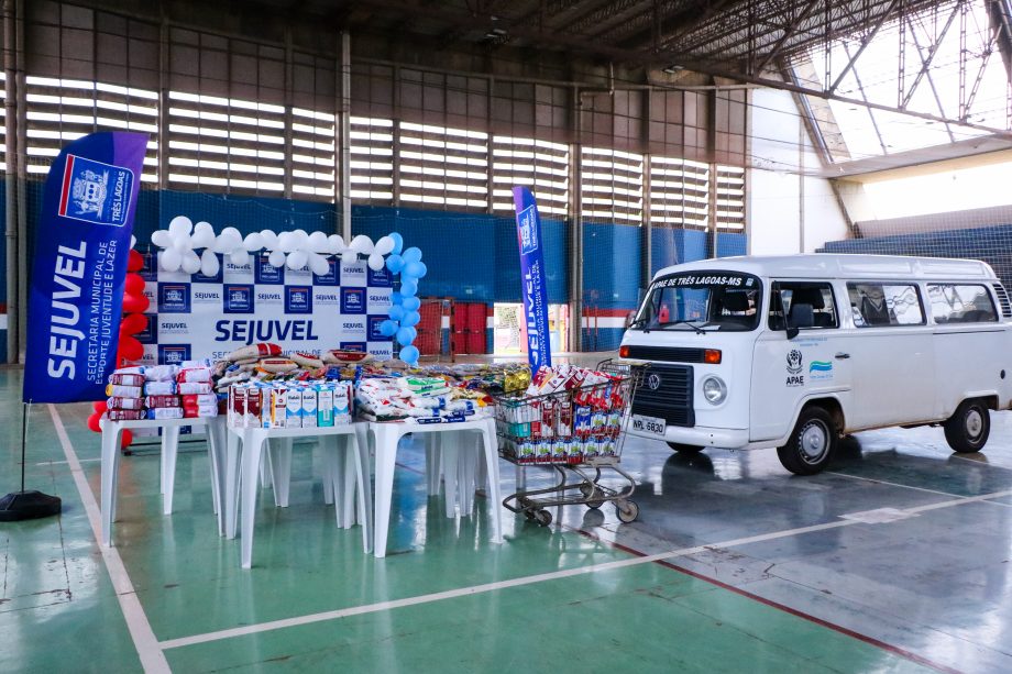 SEJUVEL realiza cerimônia de entrega de alimentos arrecadados no “Craques do Bem”