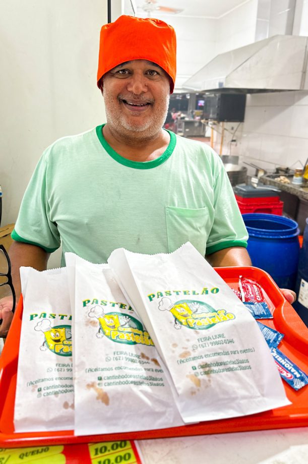 “Podemos experimentar vários pratos por um preço justo”, comentam amigas em 1º dia do Festival de Comida de Feira