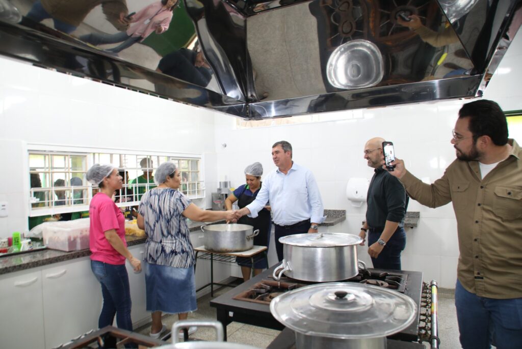 Churrasco na merenda: desafio incentiva estudantes a melhorar média em escola da Capital