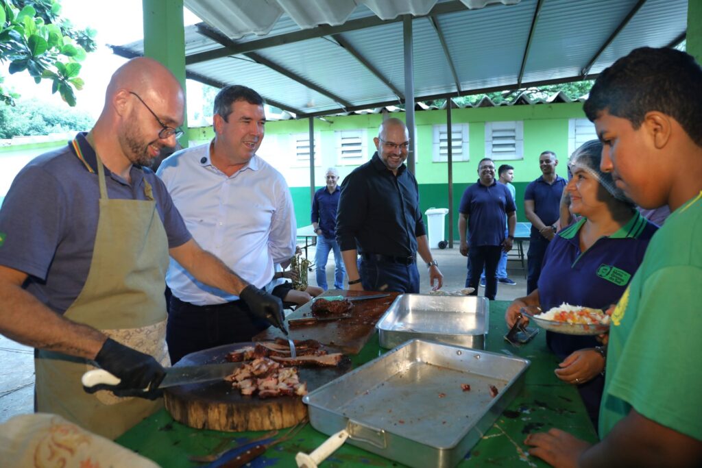 Churrasco na merenda: desafio incentiva estudantes a melhorar média em escola da Capital