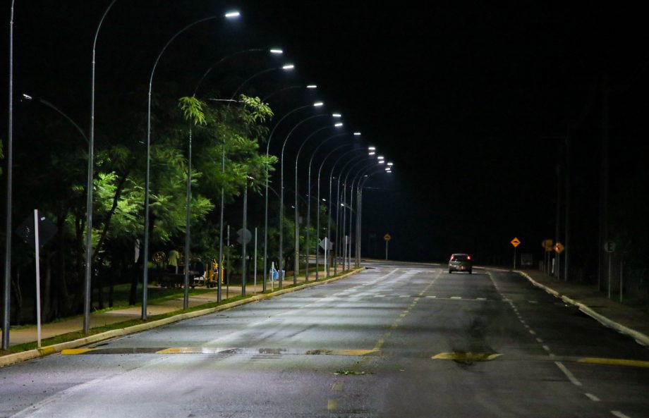 Avenida dos Oleiros, na segunda lagoa, recebe iluminação em LED