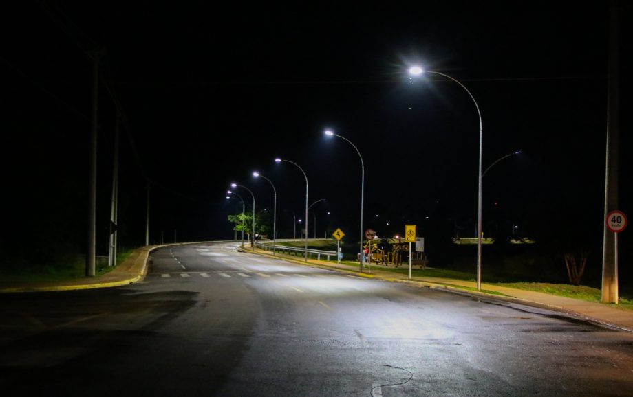 Avenida dos Oleiros, na segunda lagoa, recebe iluminação em LED