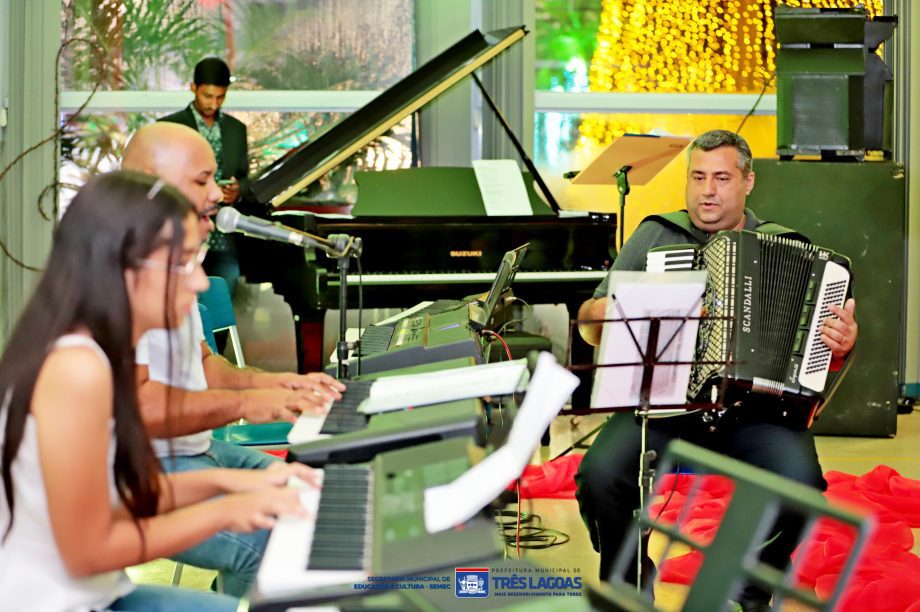 Recital “Um Clima de Sonhos” reuniu talentos de teclado e acordeão