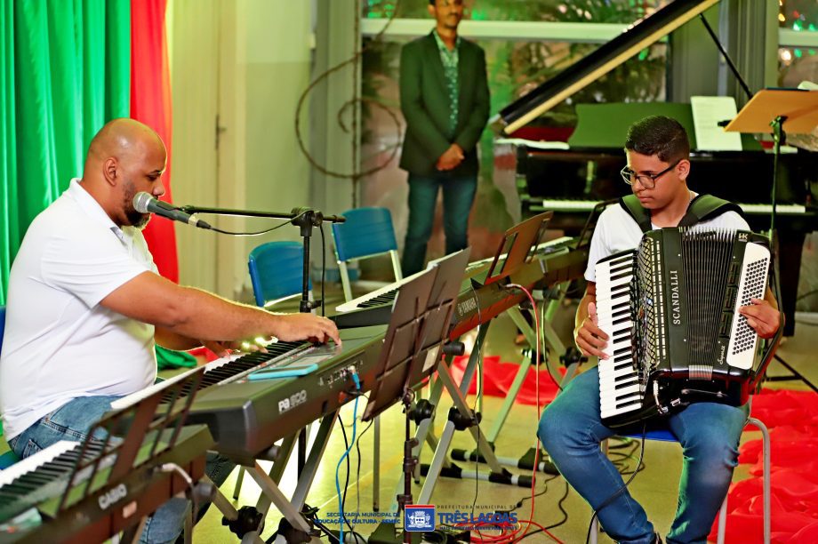 Recital “Um Clima de Sonhos” reuniu talentos de teclado e acordeão