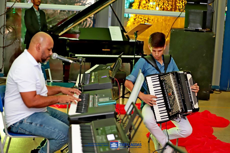 Recital “Um Clima de Sonhos” reuniu talentos de teclado e acordeão