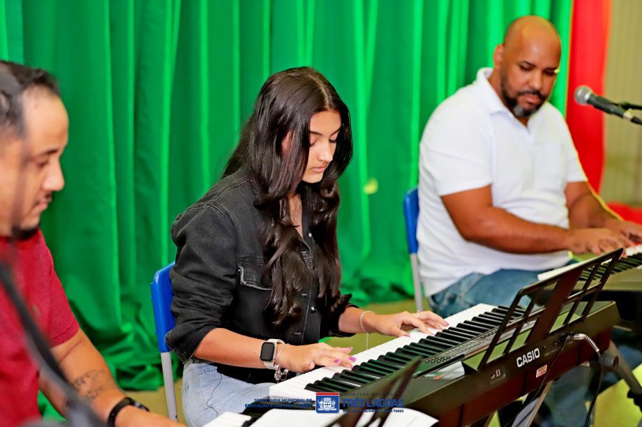 Recital “Um Clima de Sonhos” reuniu talentos de teclado e acordeão