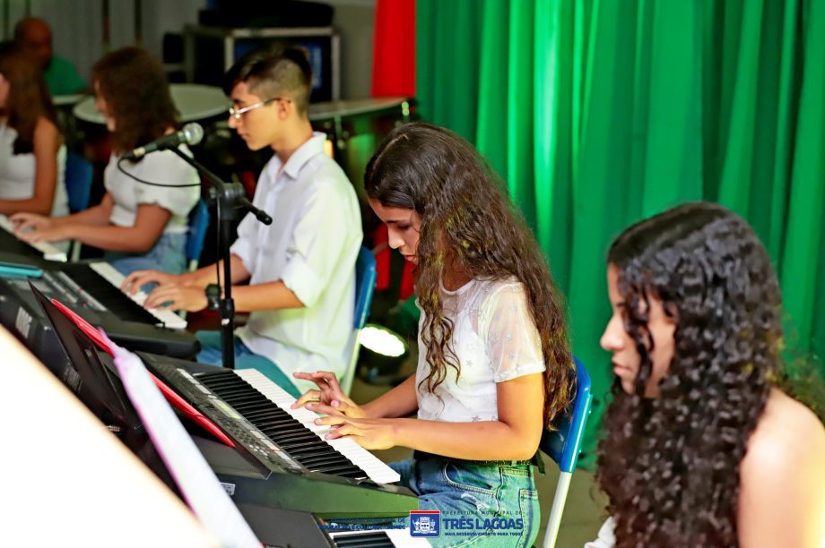 Recital “Um Clima de Sonhos” reuniu talentos de teclado e acordeão