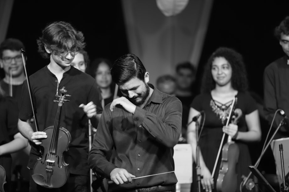 Música e cinema encantam Três Lagoas na Apresentação “Luz, Câmera e Música”