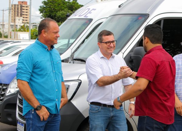 Guerreiro e Cassiano reúnem secretários e diretores para prestar contas da frota de veículos e transição de governo