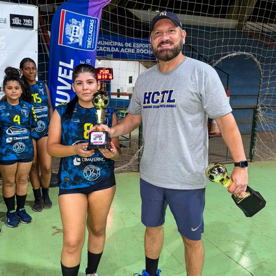 Jogo Beneficente de handebol feminino arrecada brinquedos para o Natal em Três Lagoas