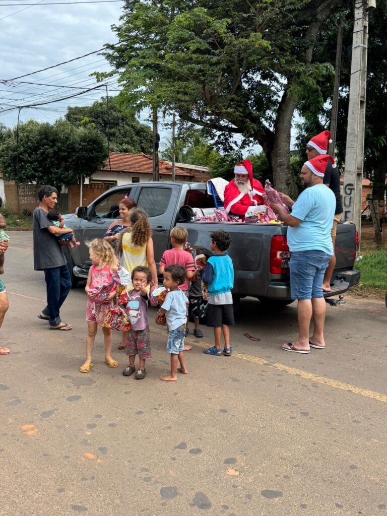 Grupo de amigos distribui mais de 2.500 brinquedos às crianças carentes de Três Lagoas