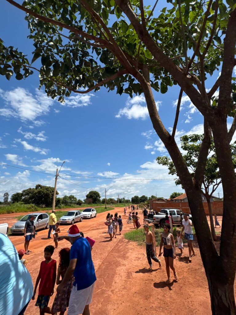 Grupo de amigos distribui mais de 2.500 brinquedos às crianças carentes de Três Lagoas