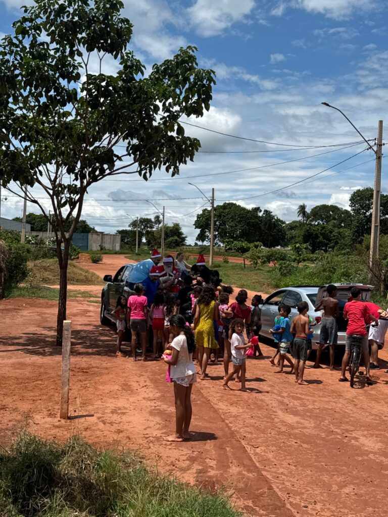 Grupo de amigos distribui mais de 2.500 brinquedos às crianças carentes de Três Lagoas