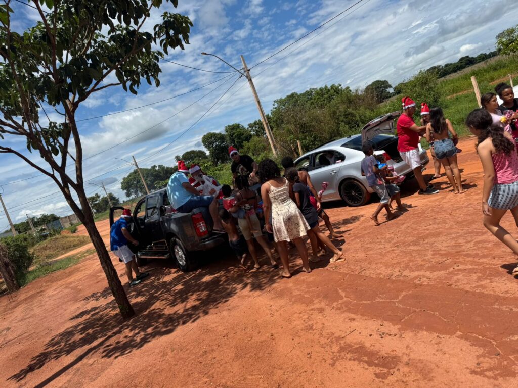 Grupo de amigos distribui mais de 2.500 brinquedos às crianças carentes de Três Lagoas