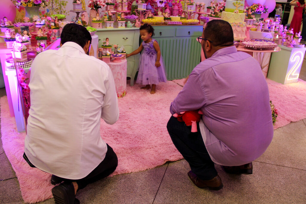 'Você nasceu para vencer':  três-lagoense faz festa para comemorar dois anos da filha que nem a medicina explica