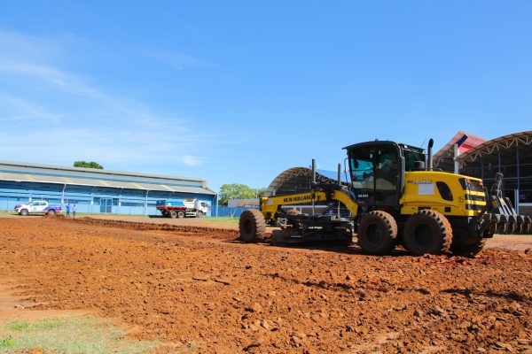 MELHORIAS – Doca de carga e descarga da Feira Central recebe pavimentação