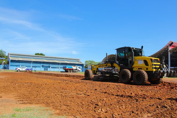 MELHORIAS – Doca de carga e descarga da Feira Central recebe pavimentação