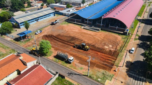 MELHORIAS – Doca de carga e descarga da Feira Central recebe pavimentação