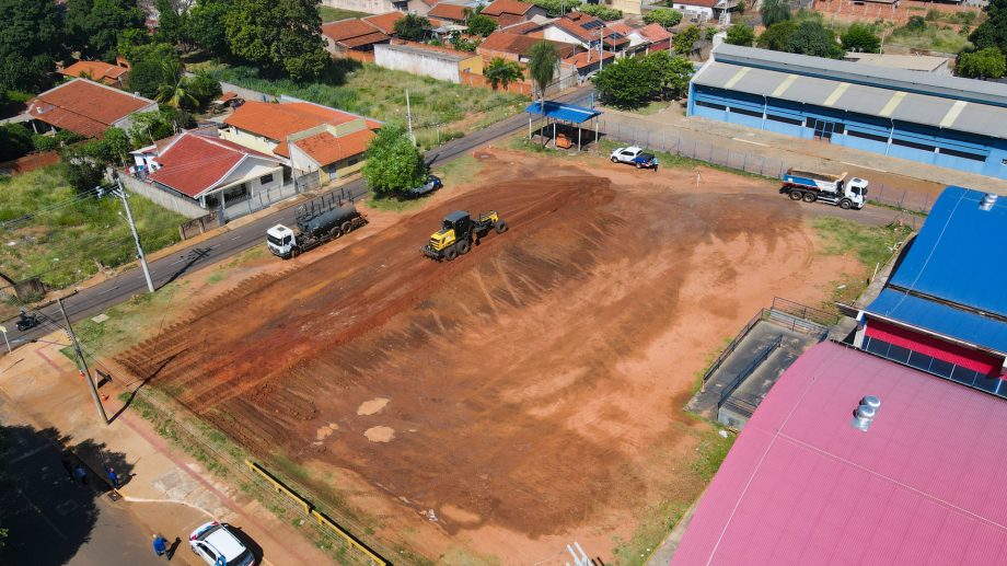 MELHORIAS – Doca de carga e descarga da Feira Central recebe pavimentação