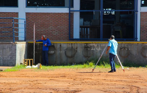 MELHORIAS – Doca de carga e descarga da Feira Central recebe pavimentação