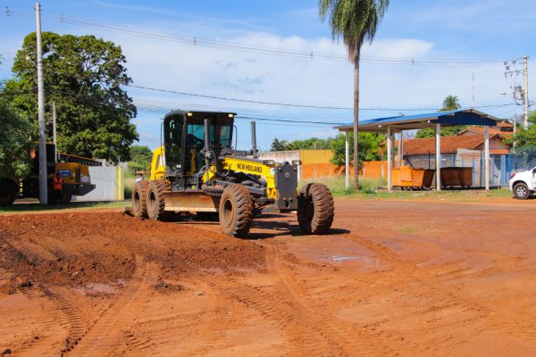 MELHORIAS – Doca de carga e descarga da Feira Central recebe pavimentação