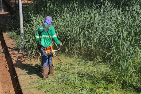 SEJUVEL realiza melhorias na quadra poliesportiva do Bairro Jupiá