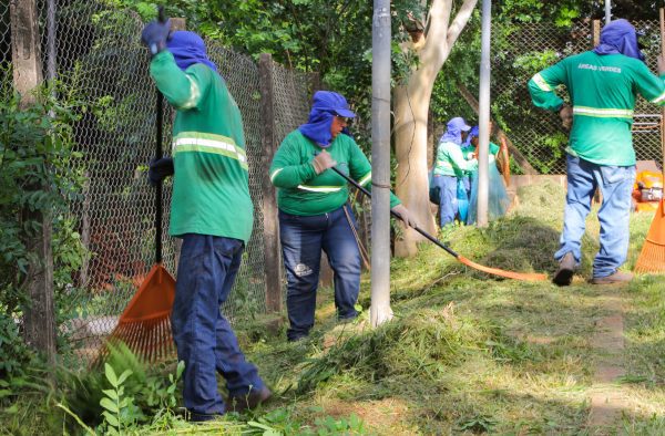 SEJUVEL realiza melhorias na quadra poliesportiva do Bairro Jupiá