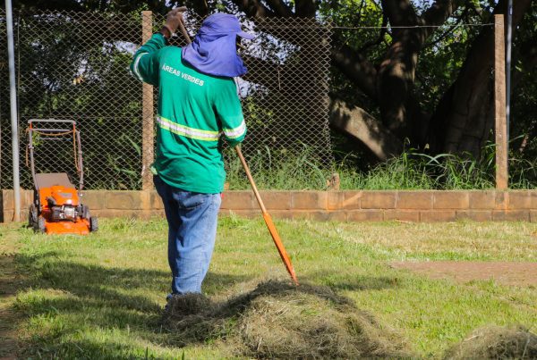 SEJUVEL realiza melhorias na quadra poliesportiva do Bairro Jupiá