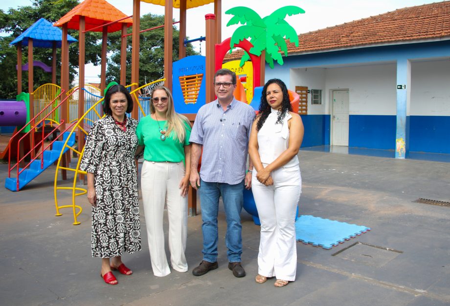 Prefeito visita Unidades da Rede Municipal de Ensino para acompanhar preparativos e ouvir demandas