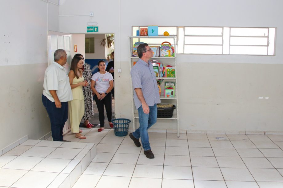 Prefeito visita Unidades da Rede Municipal de Ensino para acompanhar preparativos e ouvir demandas