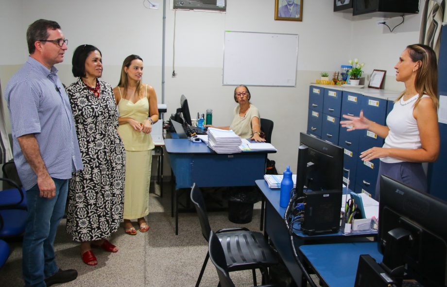 Prefeito visita Unidades da Rede Municipal de Ensino para acompanhar preparativos e ouvir demandas