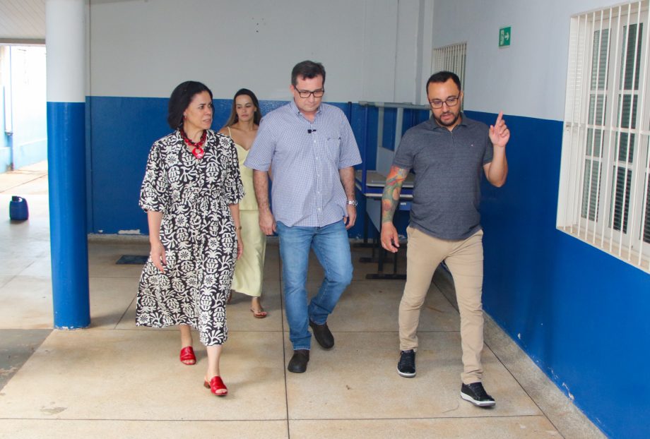 Prefeito visita Unidades da Rede Municipal de Ensino para acompanhar preparativos e ouvir demandas