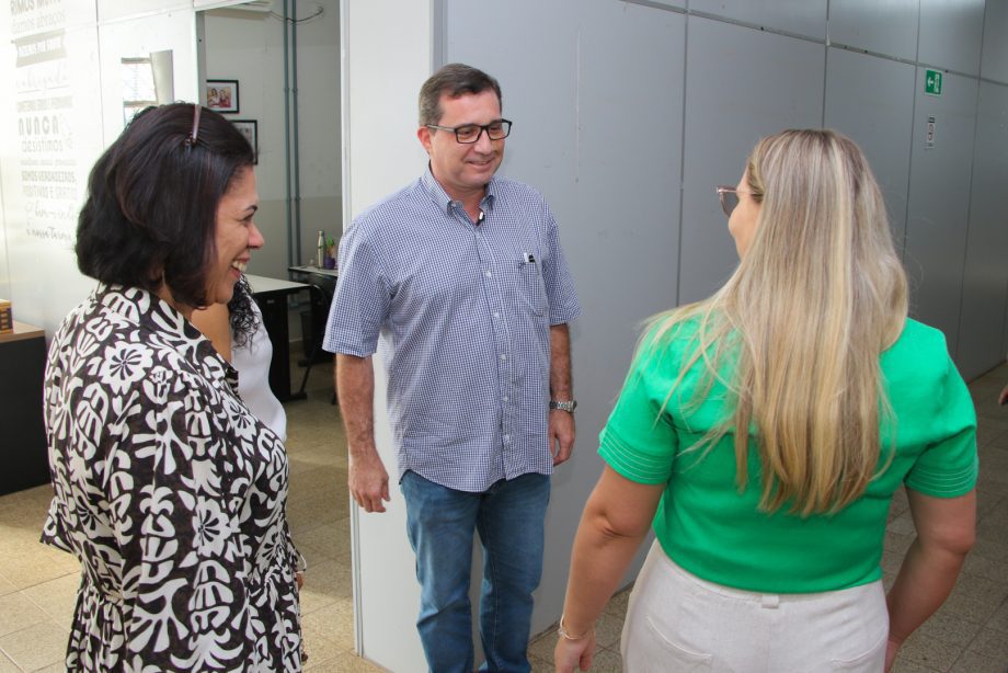 Prefeito visita Unidades da Rede Municipal de Ensino para acompanhar preparativos e ouvir demandas