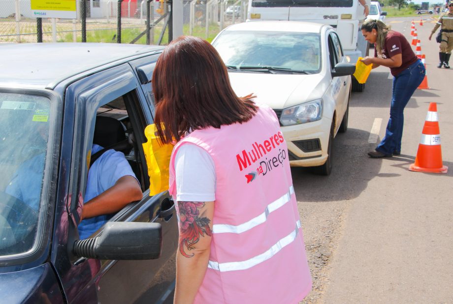 Campanha “Trânsito não é folia! Não brinque com a vida!” conscientiza motoristas em Três Lagoas