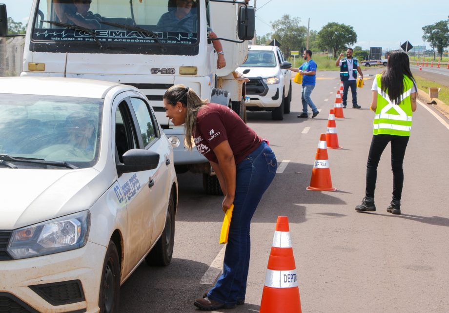 Campanha “Trânsito não é folia! Não brinque com a vida!” conscientiza motoristas em Três Lagoas