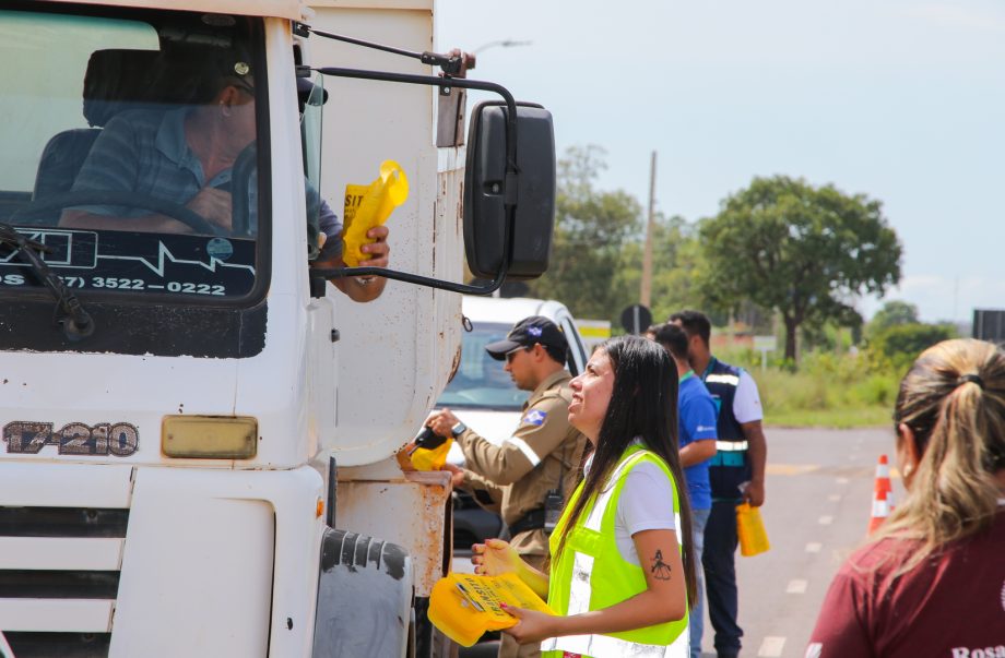 Campanha “Trânsito não é folia! Não brinque com a vida!” conscientiza motoristas em Três Lagoas