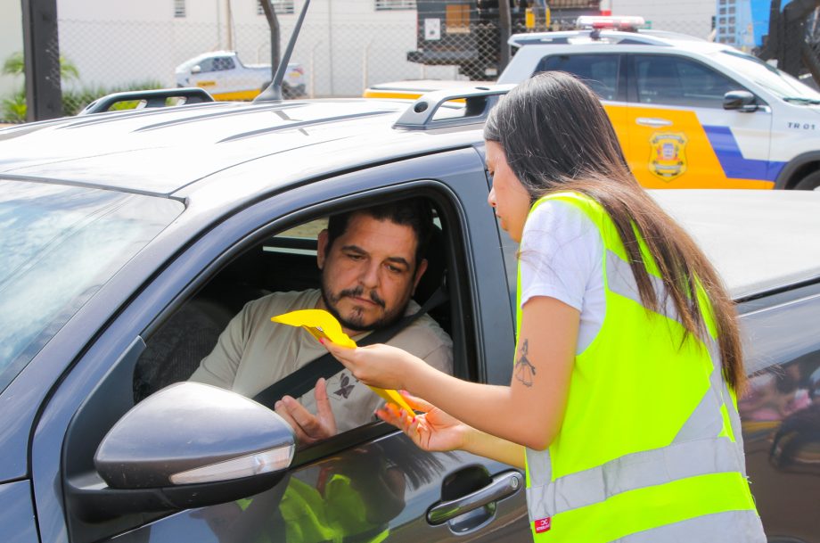 Campanha “Trânsito não é folia! Não brinque com a vida!” conscientiza motoristas em Três Lagoas