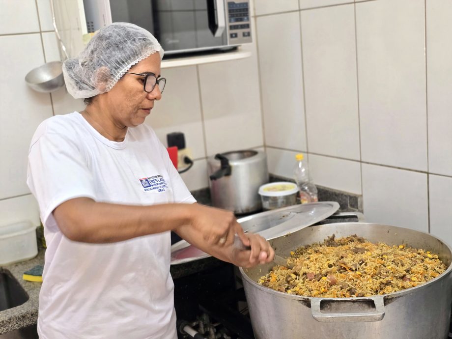 Vice-prefeita e Primeira-dama celebram Carnaval com Idosos no Serviço “Tia Nega”