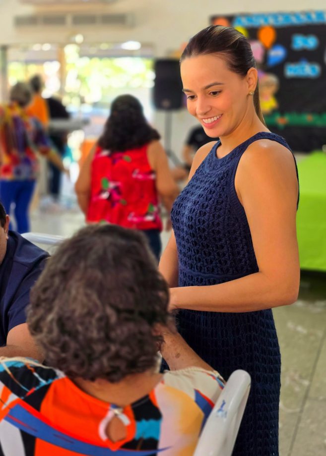 Vice-prefeita e Primeira-dama celebram Carnaval com Idosos no Serviço “Tia Nega”