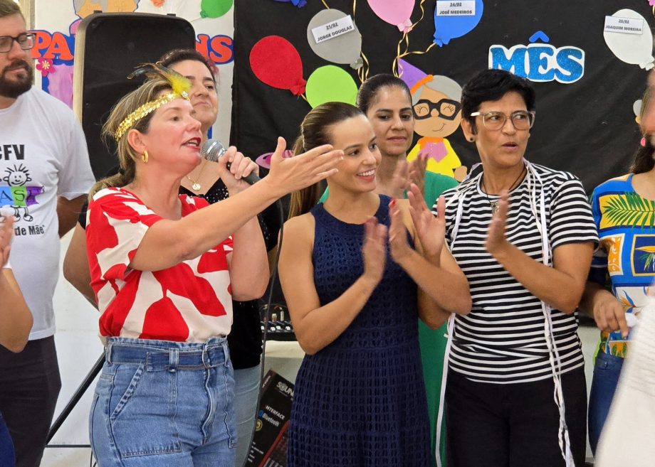 Vice-prefeita e Primeira-dama celebram Carnaval com Idosos no Serviço “Tia Nega”