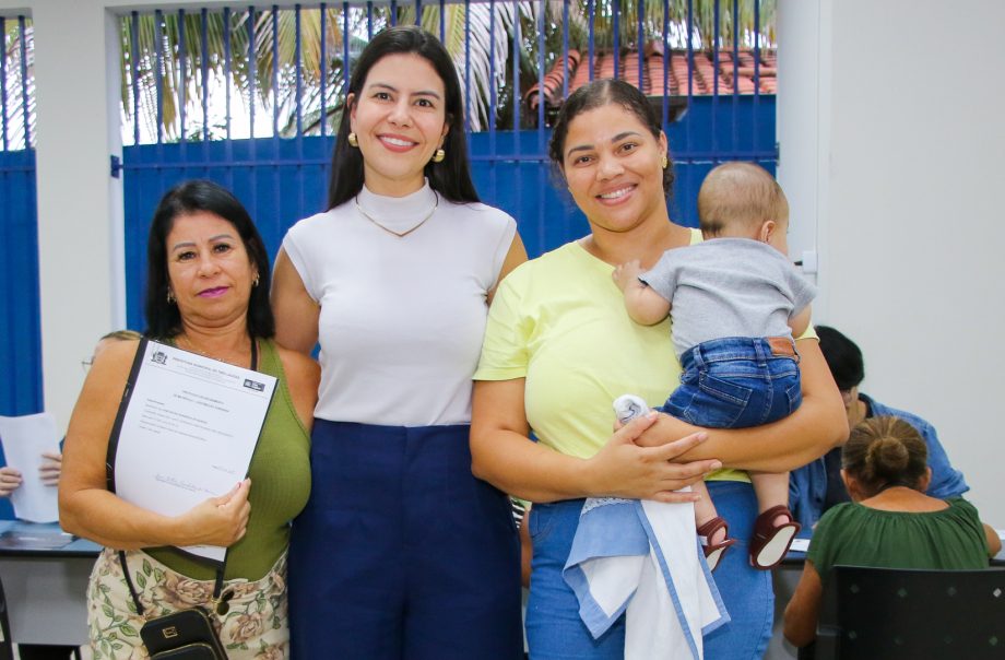 Prefeito Dr. Cassiano entrega 27 títulos de regularização fundiária de imóveis em Três Lagoas