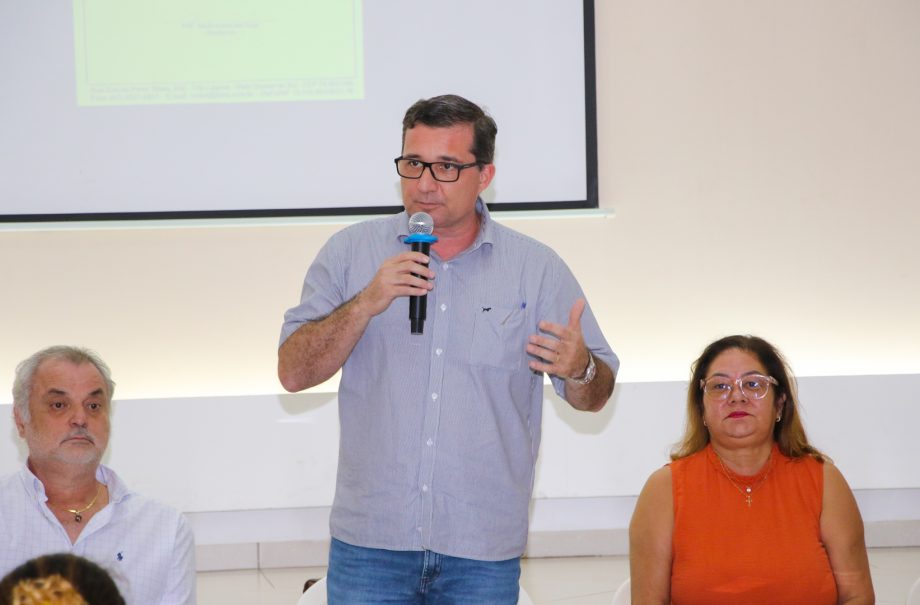 Em Assembleia no Sinted, prefeito dialoga sobre reajuste salarial dos professores e Lei de Responsabilidade Fiscal