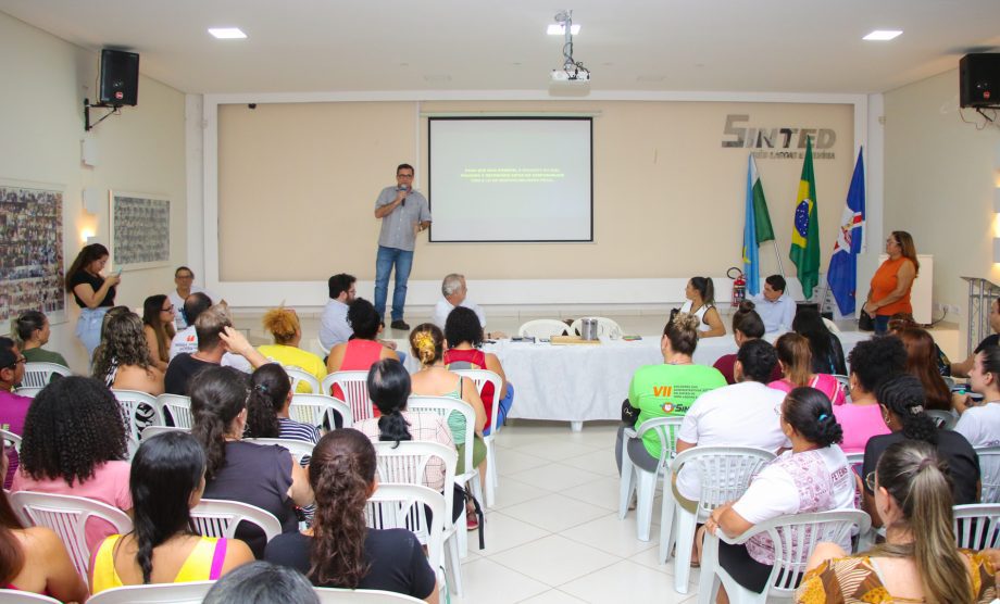 Em Assembleia no Sinted, prefeito dialoga sobre reajuste salarial dos professores e Lei de Responsabilidade Fiscal