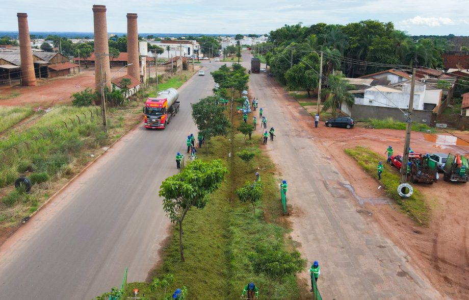 Prefeitura de Três Lagoas realiza roçada de áreas verdes no município