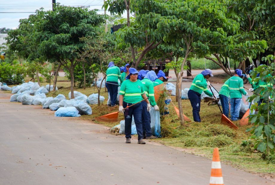 Prefeitura de Três Lagoas realiza roçada de áreas verdes no município