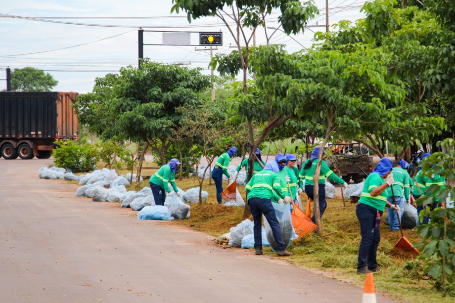 Prefeitura de Três Lagoas realiza roçada de áreas verdes no município