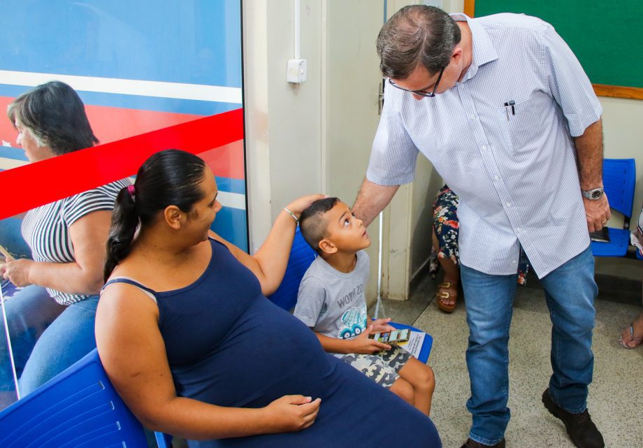 Seguindo com vistorias dos prédios públicos, Prefeito visitou Unidade de Saúde e ouviu servidores e população