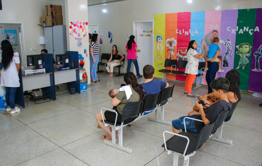 Seguindo com vistorias dos prédios públicos, Prefeito visitou Unidade de Saúde e ouviu servidores e população